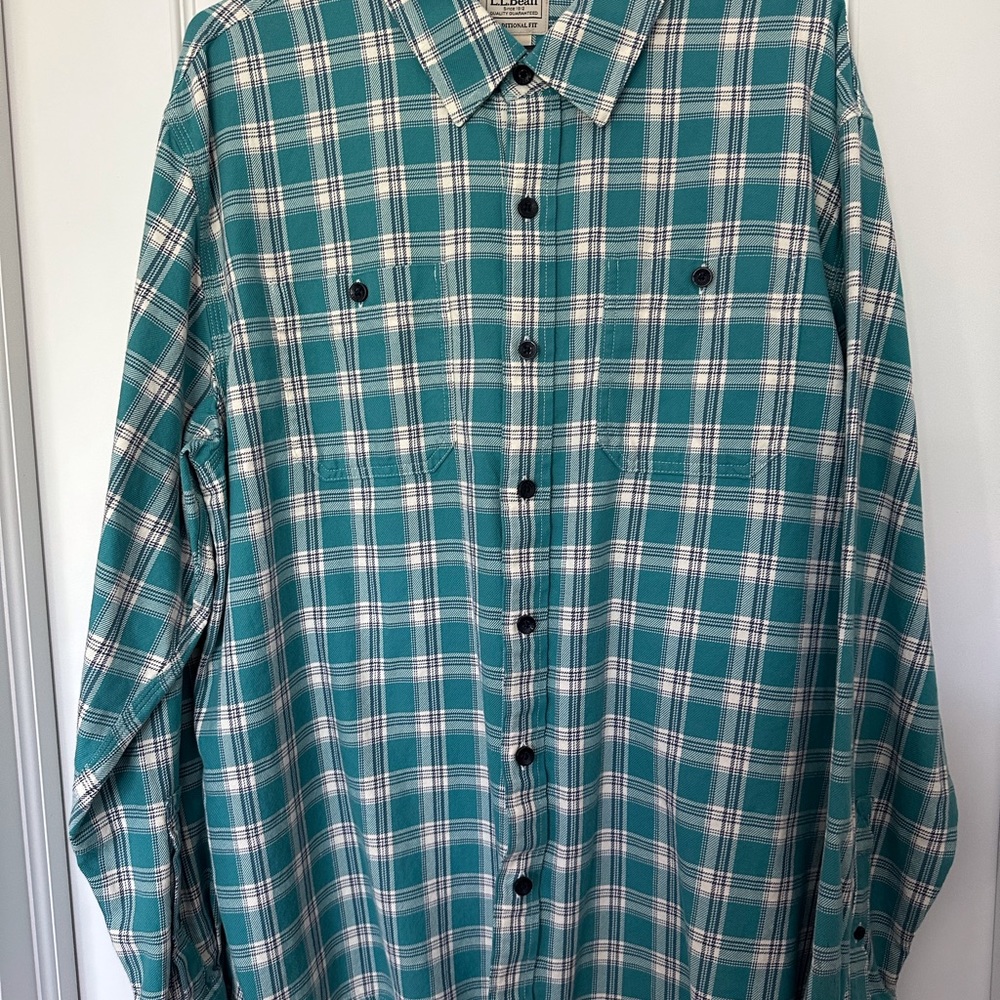 LL Bean men’s lake washed twill shirt, traditional size Large regular